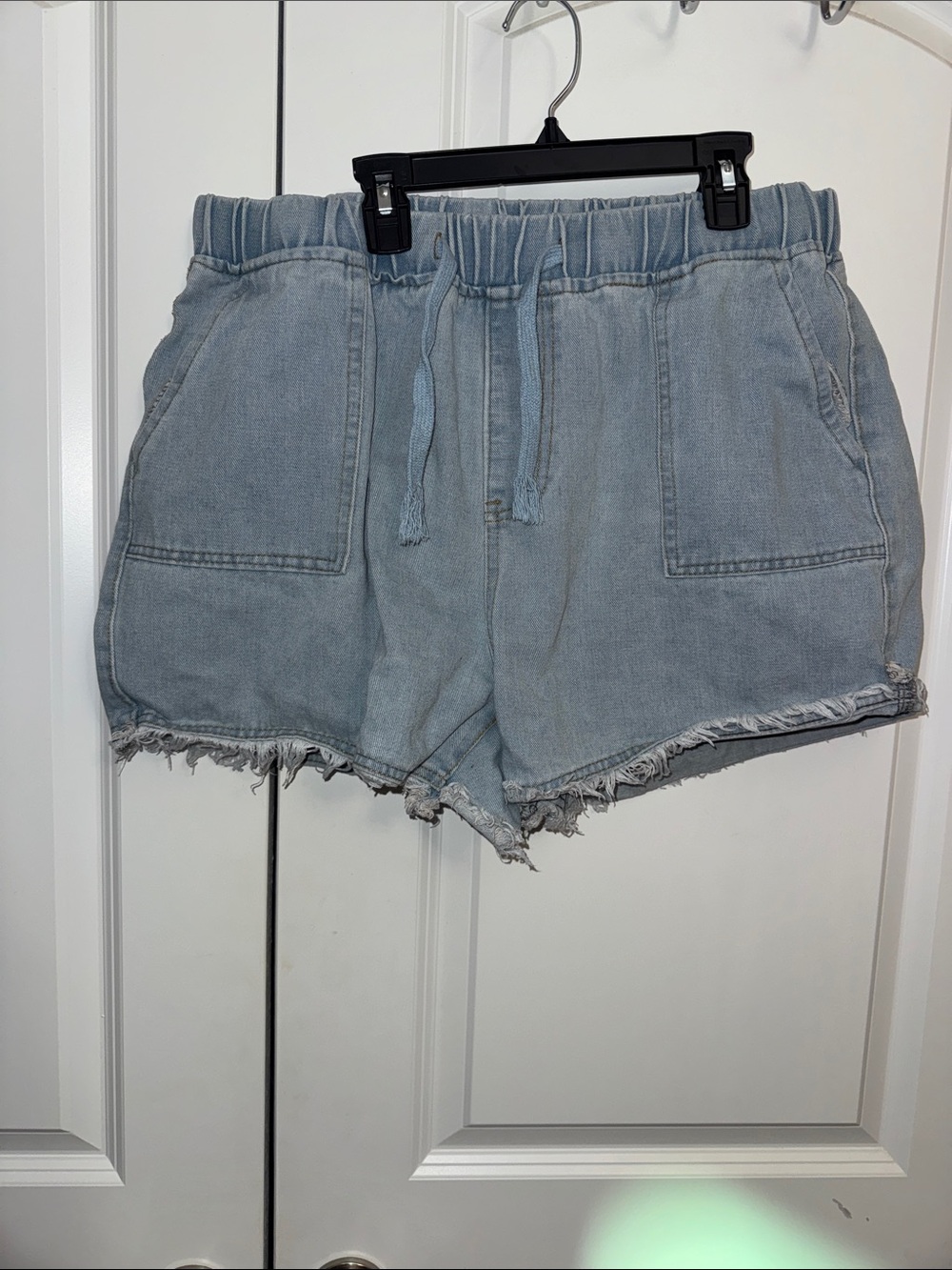 Light Wash Denim Drawstring Frayed Hem Women's Shorts